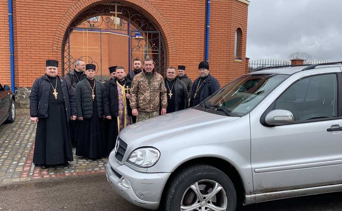Духовенство Затурцівського благочиння придбало авто для потреб капеланам