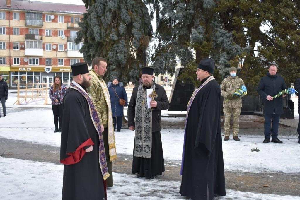 Молитвою та покладанням квітів вшанували пам’ять загиблих воїнів